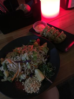 veggie pad thai and veggie gyoza at Silk in Split