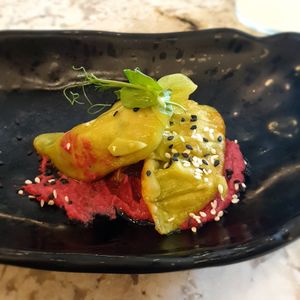 Starter: gyosas & hummus at The Green Affair - Saldanha in Lisbon