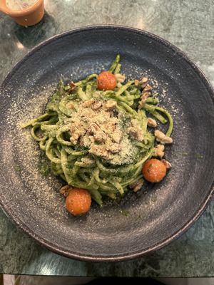 Linguine pasta pesto with 3 tomatoes and 2 mushrooms. Taste was good but disappointing about the few tomatoes and mushrooms.  at The Green Affair - Saldanha in Lisbon