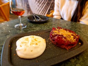 Crumble com frutas da época e uma espuma de limão at The Green Affair - Saldanha in Lisbon