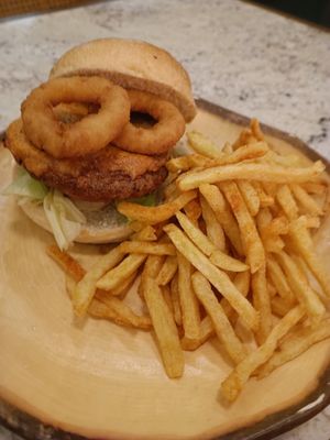 Saldanha burguer with fries at The Green Affair - Saldanha in Lisbon