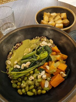 Winter bowl with extra tofu at The Green Affair - Saldanha in Lisbon