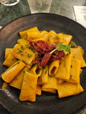 Rigatoni with sundried tomatoes & coconut cashew sauce at The Green Affair - Saldanha in Lisbon