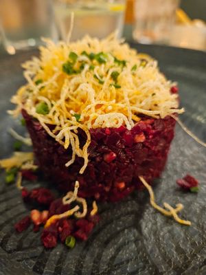 Beetroot Tartar with carrot coulis & crispy rice at The Green Affair - Saldanha in Lisbon