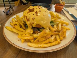 Cheesy burger at The Green Affair - Saldanha in Lisbon