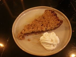 Apple and pear crumble pie at The Green Affair - Saldanha in Lisbon