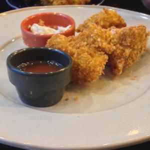 Breaded Cauliflower "Wings" with tartare and sweet chili sauce at The Green Affair - Saldanha in Lisbon