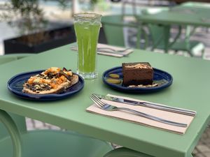 Bruchata and chocolate cake  at The Green Affair - Saldanha in Lisbon