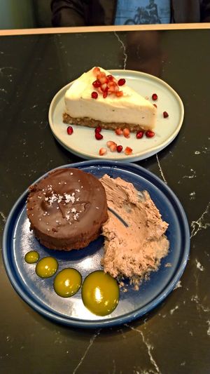 bolo de chocolate e cheesecake at The Green Affair - Saldanha in Lisbon