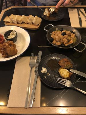 cauliflower wings and pica pau at The Green Affair - Saldanha in Lisbon
