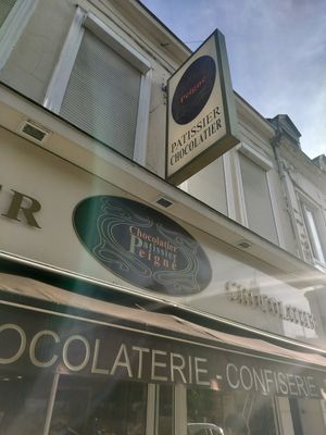 Devanture at Patisserie Chocolaterie Peigné in Lille