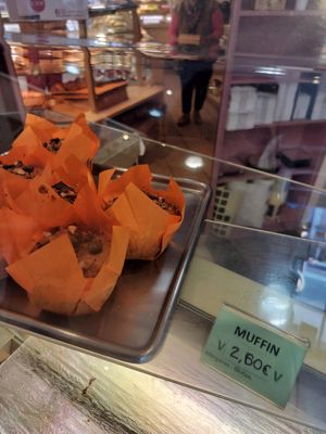 Muffins chocolat et noix at Patisserie Chocolaterie Peigné in Lille