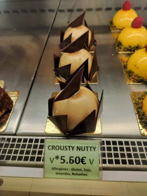 Crousty nutty at Patisserie Chocolaterie Peigné in Lille