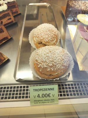 Tropézienne: crème et sucre at Patisserie Chocolaterie Peigné in Lille
