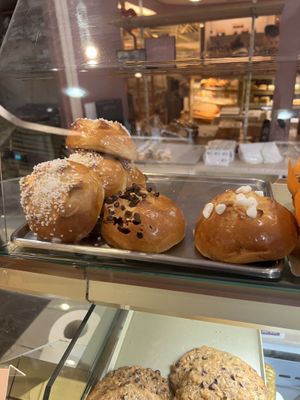 Brioche  at Patisserie Chocolaterie Peigné in Lille