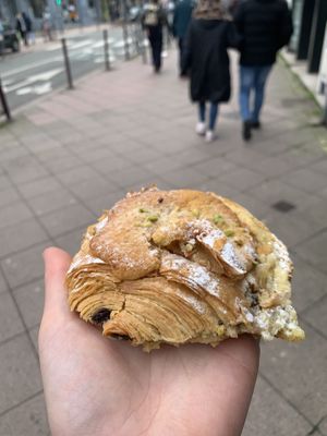 Pain au chocolat aux amandes : DÉLICIEUX   at Patisserie Chocolaterie Peigné in Lille