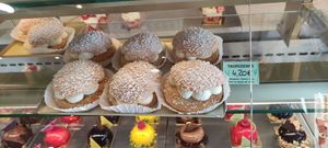 Tropezienne at Patisserie Chocolaterie Peigné in Lille