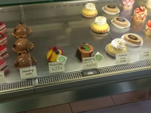 Vegan cakes rudolph and crousty nutty at Patisserie Chocolaterie Peigné in Lille