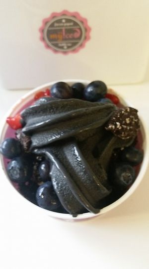 activated carbon ice cream at My Iced in Braga