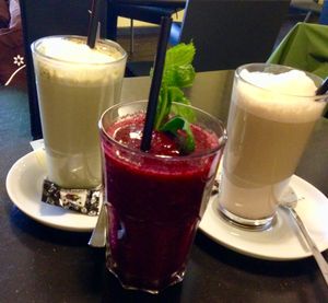 Red Smoothie, Matcha Latte & Chai Latte at Samocca in Aalen