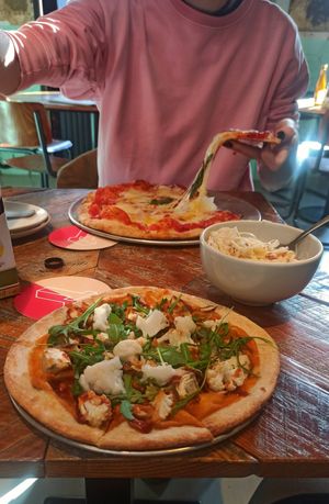 Vegan "no cheese go nuts" pizza with cabbage salad at Otomat in Ghent
