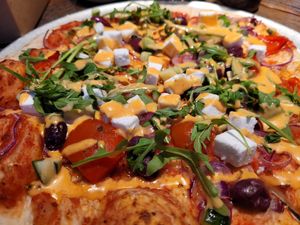 Alpha Beta Vega: Vegan pizza with feta, olives and grilled pepper bell at Otomat in Ghent