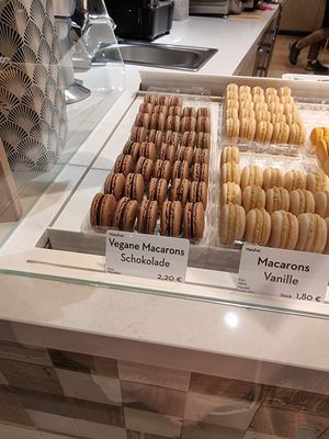 Vegan macarons at Isabella Glutenfreie Patisserie in Aachen
