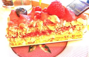 This is the beste cake I've even eaten beside all of my mothers homemade cakes.🙏 at Isabella Glutenfreie Patisserie in Aachen