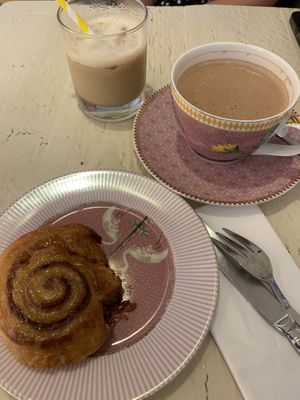 Zimtschnecke, iced cappuccino and hot chocolate.   at Isabella Glutenfreie Patisserie in Aachen