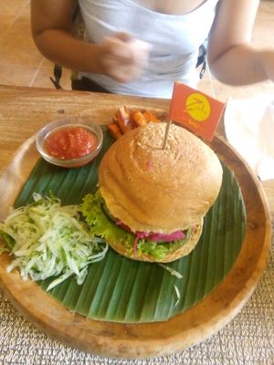 Vegan burguer at Earth Cafe and Market in Seminyak