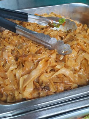 Fried kuey teow ~ 25/1/21 at Sui Yuan Zhai 随缘斋 in Central Singapore