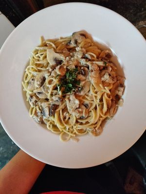 פסטה ברוטב 'שמנת' פטריות at Alf in Haifa