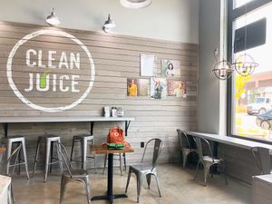 Additional seating outside at Clean Juice in Fort Mill