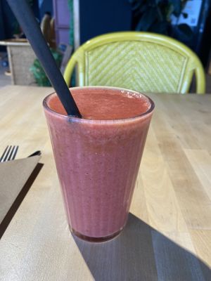 Sunshine coast (strawberry, banana, orange and mint): quite nice  at The Black Cockatoo in Almere