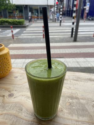 Byron bay smoothie with banana, apple, mango and spinach: tasty  at The Black Cockatoo in Almere