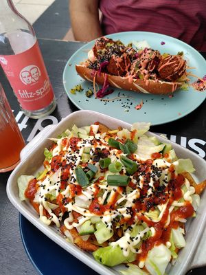 Kapsalon en broodje kroket at The Black Cockatoo in Almere