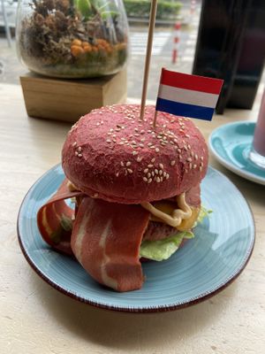 Bacon cheeseburger: nice, but too salty  at The Black Cockatoo in Almere