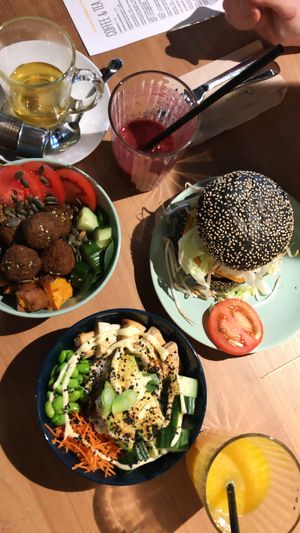 These were bowls that they change every week, I think! But so good❤️ at The Black Cockatoo in Almere