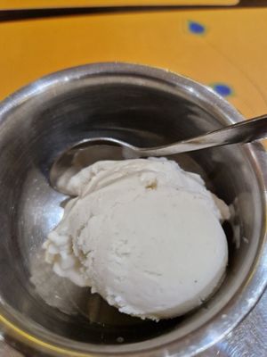 Vegan Vanille ijs at Krishna Vilas in The Hague