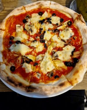 Very tasty vegan pizza with olives, artichokes and vegan mozarella at The Hungry Wolf in Koh Samui
