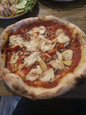 Pizza with mushrooms and artichokes, extra with bell pepper at The Hungry Wolf in Koh Samui