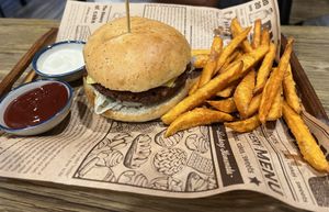 Hamburguesa “beef” single trufada   at The Hungry Wolf in Koh Samui