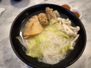 Opt for bee hoon soup, comforting food... 👍 at Veggie House 一芳 - AMK in Northeast Singapore