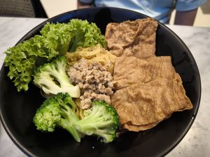 Minced meat Mee Pok, requested to exclude the mock fish ball, so was given broccoli. 👍 at Veggie House 一芳 - AMK in Northeast Singapore