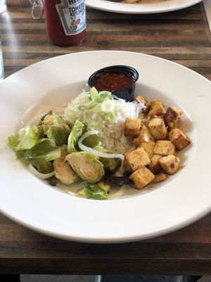 Stir fry bowl, not quite what we were expecting    at Wonderland Cafe in Gardiner