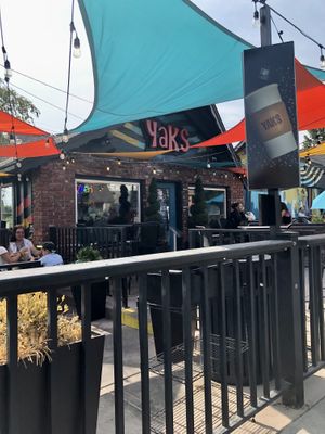 Front patio  at Yaks in Mount Shasta