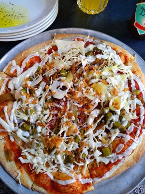 Dirty vegan pizza 🥰 seitan and garlic sauce at Otomat in Leuven