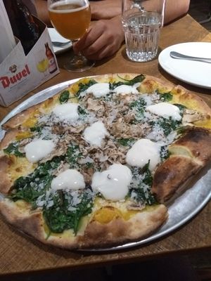 Spicy vegan pizza at Otomat in Leuven