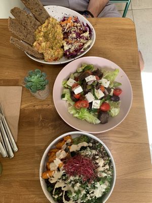 The atmosphere is so chill and welcoming  at Happy Blender in Athens