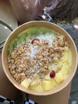 Smoothiebowl with mango, pineapple and kiwi. The granola topping was amazing at Happy Blender in Athens